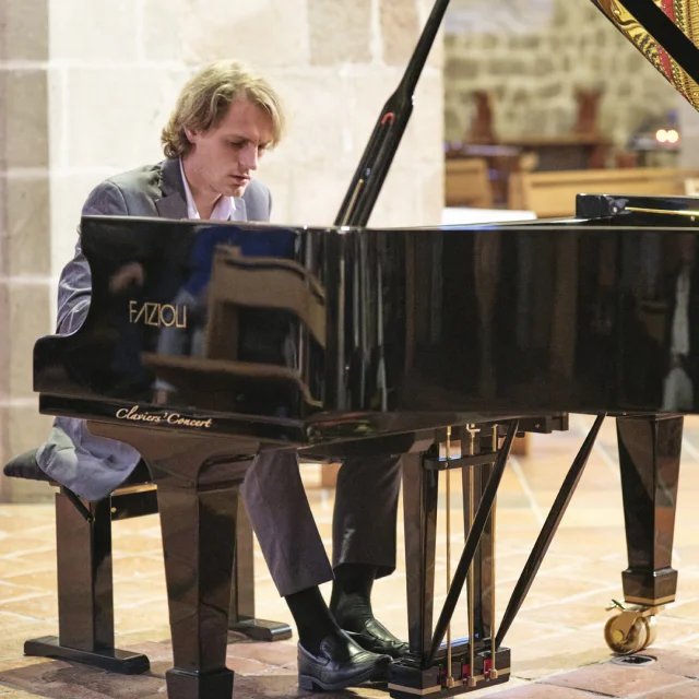 In the church of Tence, Piano concert with pianist Sergey BELYAVSKY