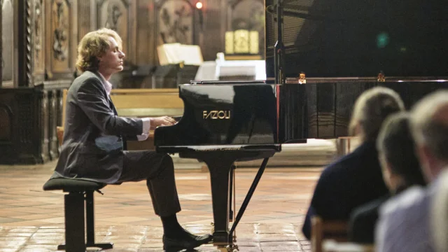 In the church of Tence, Piano concert with pianist Sergey BELYAVSKY