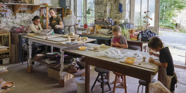 Atelier poterie chez Marie-Laure Demutrecy