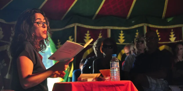 Lectrice Du Festival Les Lectures Sous Larbre