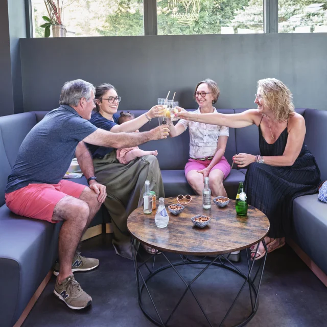 Apéritif à Barbacane en famille