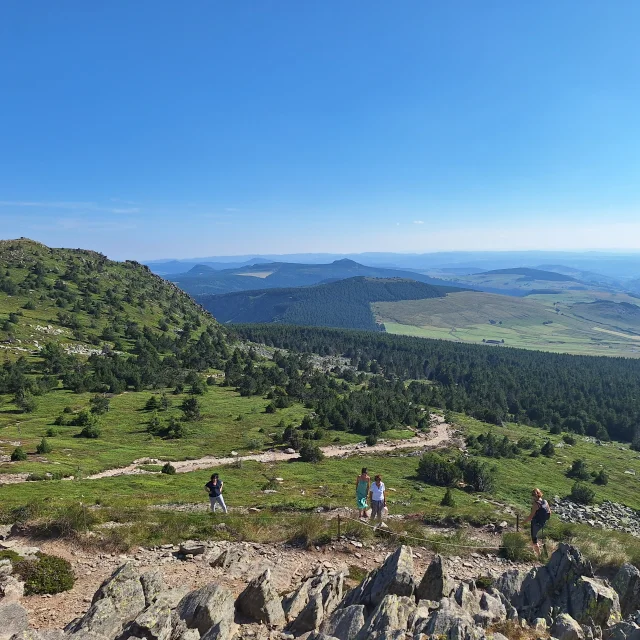 Vue côté Haute-Loire depuis le sommet du Mézenc
