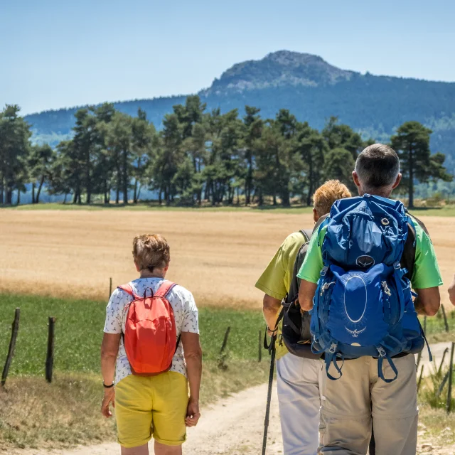 Randonneurs avec vue sur le Pic du Lizieux