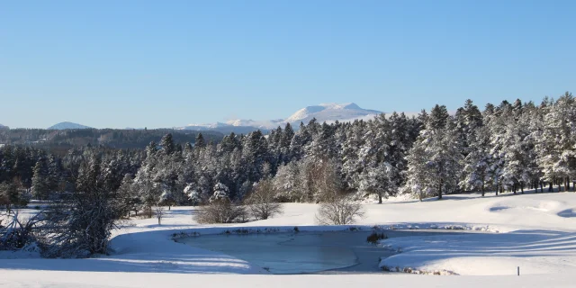 Mézenc enneigé depuis le golf du Chambon-sur-Lignon
