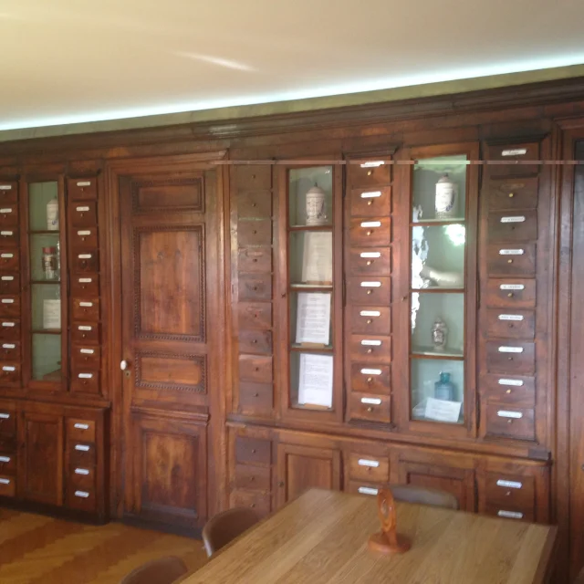 L'intérieur du Musée de la Pharmacie