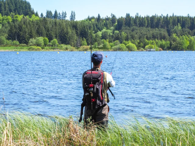 Pêcheur au Lac de Devesset