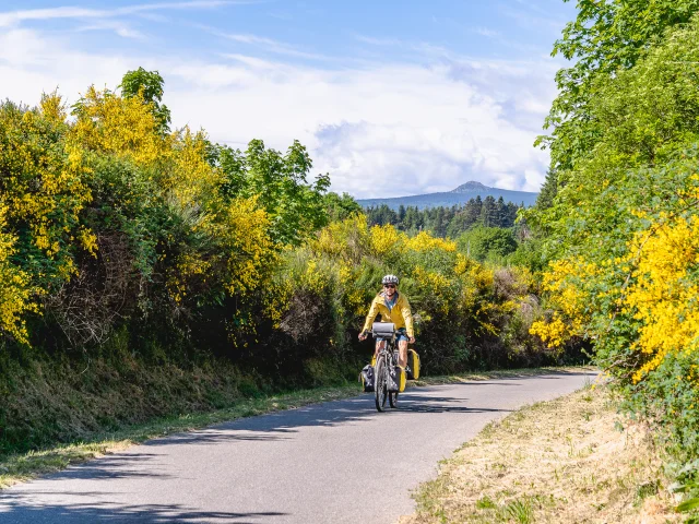 Cyclotouriste sur la Via Fluvia