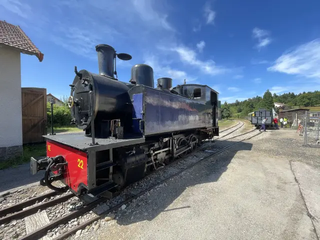 Locomotive du Velay Express à la gare de Saint-Agrève